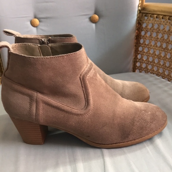 Mossimo supply Co. Gray suede, chunky heel, zip up, ankle booties size 8.5 - Picture 4 of 12